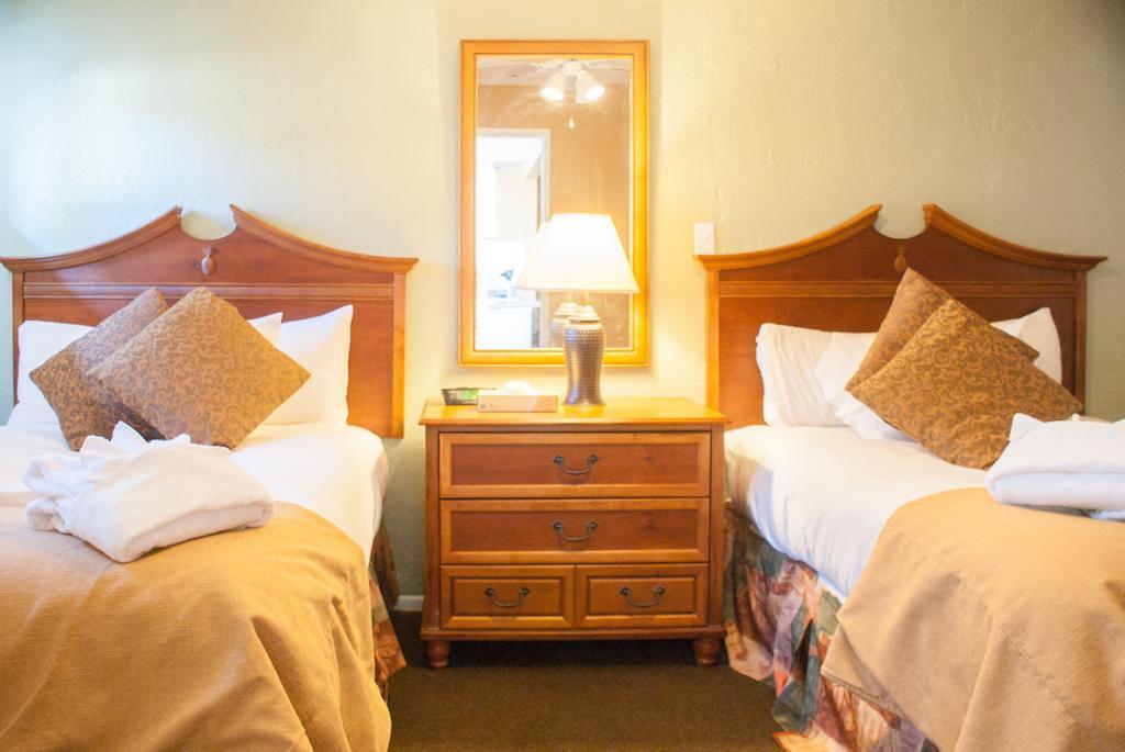 Tuscany Manor Palm Springs Extérieur photo