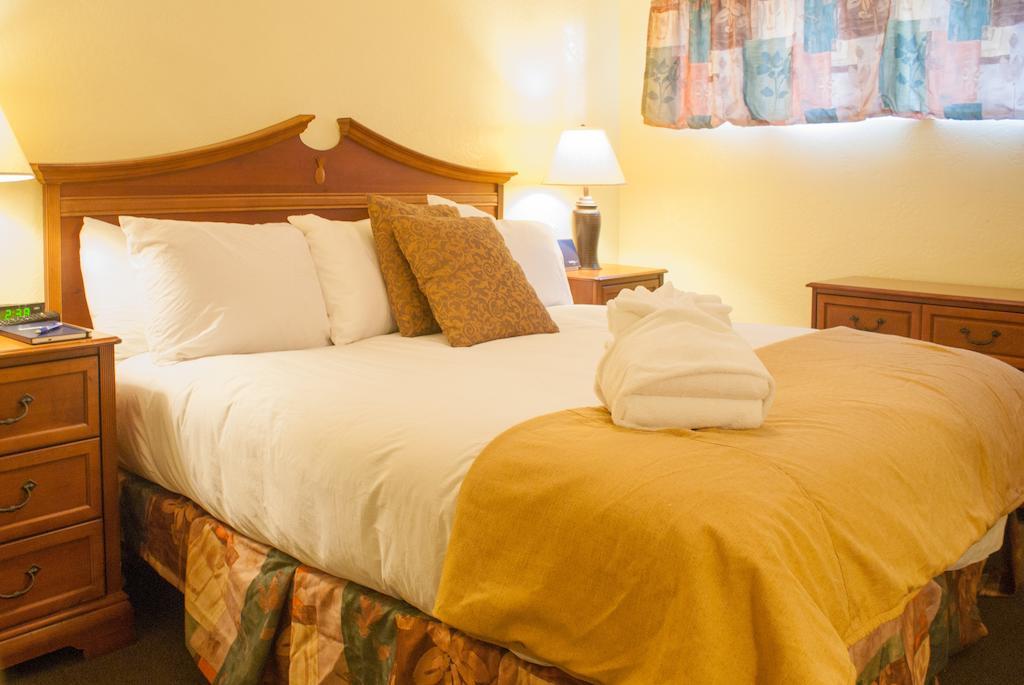 Tuscany Manor Palm Springs Extérieur photo