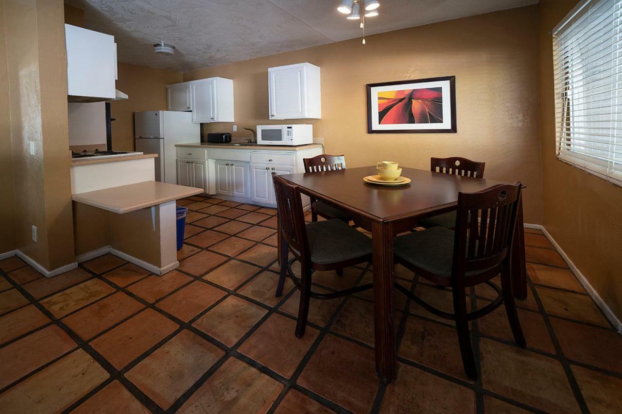 Tuscany Manor Palm Springs Extérieur photo